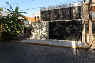 Wąski dom na niewielkiej działce: Proyecto C, Argentyna